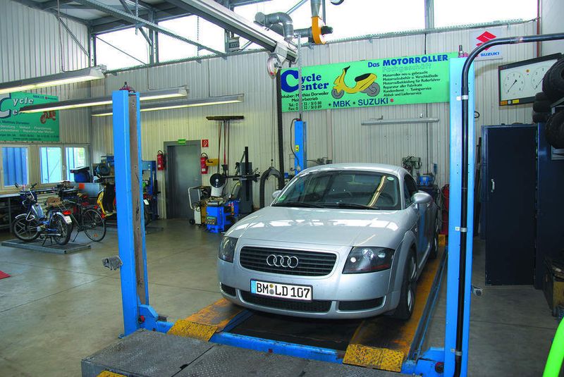 Für alles und alle Marken. Vom Fahrad bis zum Leicht-Lkw reparieren der Brühler Kfz-Spezialist alles was Räder hat. (Archiv: Vogel Business Media)