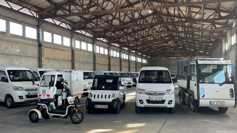 Der Hersteller aus Borna bei Leipzig bietet neben elektrischen Kleintransportern auch Kommunal- und Lieferfahrzeuge an.(Bild:  Autoren-Union Mobilität/Ari Motors)