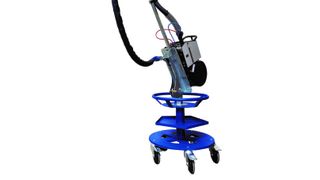 Der neue Balancer EQU22 von Engmar macht es möglich, das Schlauchpaket von Schweißbrennern hängend zu montieren. Das entlastet den Bediener bei der Handhabung des Schweißsystems. (Engmar)