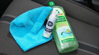 Wer sich sein Auto mit anderen teilt, sollte es desinfizieren. (Bild: sp-x)