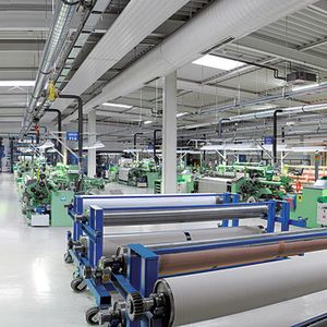 Bild 1: Fast alle Maschinen und Anlagen in der Metallgewebeproduktion von GKD benötigen Druckluft als Energie- oder Transportmedium.