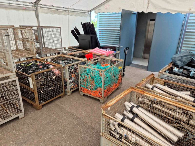 Das bleibt ebenfalls übrig: Gehäusezubehör und Kabel;  Was nicht weiter verwendbar ist, wird recycelt.  (Bild: HLRS)