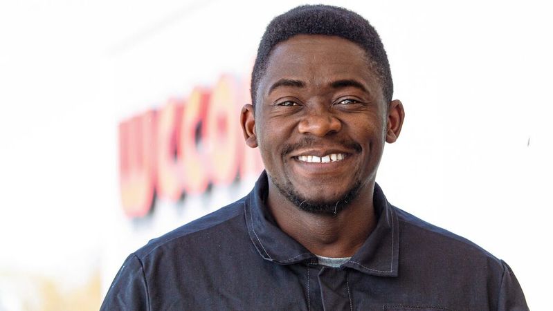 Leonel Dongmo Nguetsop schaffte es bei Wecon vom Azubi zum Teamleiter in Rekordzeit. Und er arbeitet schon an seinem Meistertitel. (Bild:  Wecon GmbH)