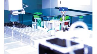 Die eindeutige Kennzeichnung von Tubes ist ein wichtiger Schritt in der automatisierten Laboranalytik. (Bild: Cab Produkttechnik)