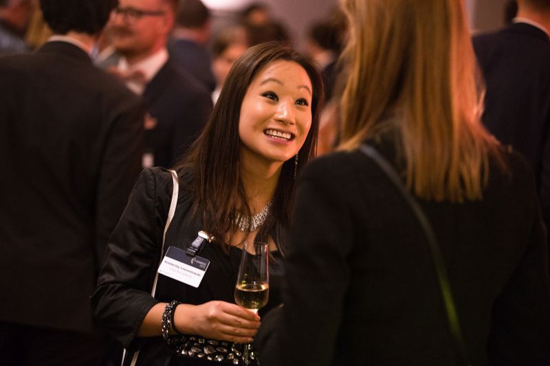 Ebenfalls im Gespräch vertieft: Kimberly Lewandowski von Check Point (artful rooms / Vogel IT-Medien GmbH)