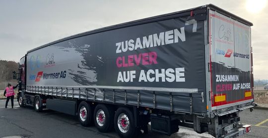 Lkw-Anhänger-Hersteller wie Schmitz Cargobull wehren sich gegen aus ihrer Sicht unrealistische EU-Vorgaben.(Bild:  Schmitz Cargobull/ Hans Wormser AG)