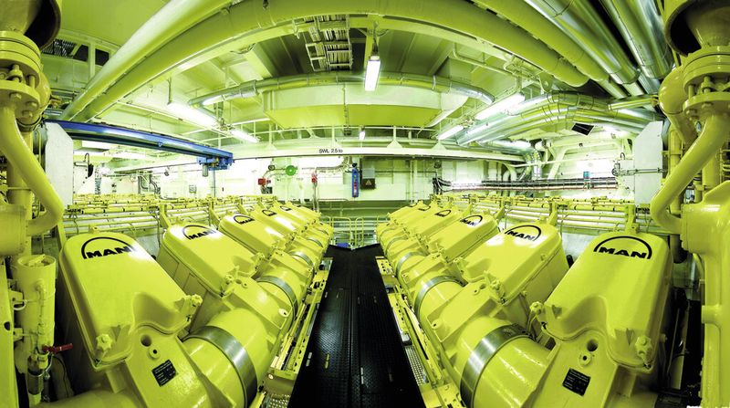 Bild 3: Das Herz eines jeden Schiffes: Im Maschinenraum arbeiten die Motoren von MAN Diesel & Turbo und werden mittels Fernwartung kontrolliert. (Bild: MAN Diesel & Turbo)
