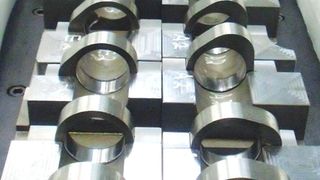 Eigens für das Fügen des Ventiltriebsystems entwickeltes Fertigungswerkzeug. (Bilder: Neumayer Tekfor)