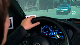 Versuch am Fahrsimulator zum Head-up-Display (Bild: Uli Benz/TU München)