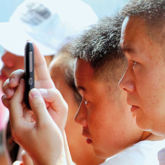 Durchblick? Die Usability und User Experience der Smartphones faszinierte das Top-Management und forcierte den Einzug der Disziplinen in die Industrie. (Bild:  Michael Davis-Burchat unterCC BY-ND 2.0, Flickr.com)