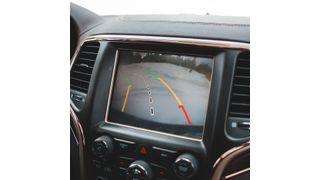 Wer in den letzten Jahren einen Führerschein erworben hat, kann sich das Parken ohne helfende Sensoren wohl nicht mehr vorstellen. Ihr volles Potenzial entfaltet die Sensorik aber erst in der Industrie. (Bild: gemeinfrei // Unsplash)