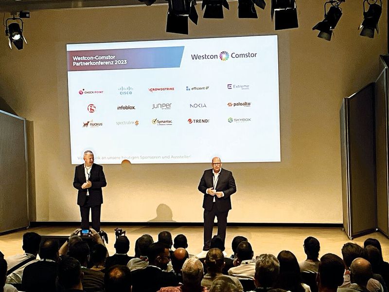 Jens Tamm (li.) und Robert Jung begrüßten die Anwesenden.  (Bild: Westcon-Comstor)