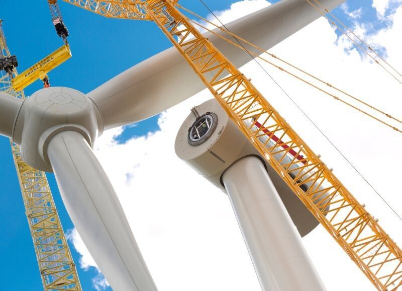 Der erste Prototyp der Weltrekord-Windturbine auf dem Weg durch Dänemark, bei Aufbau und Tests (Siemens)