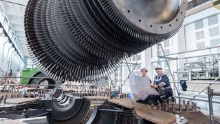 Ein seltener Anblick: Eine Turbine von innen sehen die Kraftwerks-Spezialisten von ThyssenKrupp Steel Europe auch nicht alle Tage. (Bild: Thyssenkrupp Steel Europe)