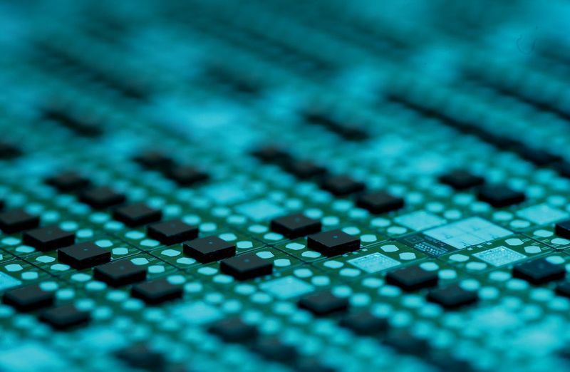 Fig. 2: Chip-to-wafer (Bild: Fraunhofer EMFT / Bernd Müller)