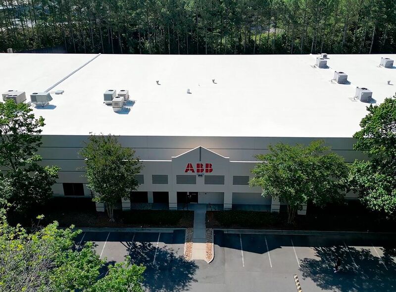 Das ist der Blick auf das neue ABB-Robotics-Zentrum für Verpackung und Logistik in Altanta (Georgia, USA). Dort werden in Zukunft unter anderem KI-basierte Robotikanwendungen der neuesten Generation entwickelt. Rund 22 Millionen Dollar investierte ABB, um näher am Kunden zu sein.