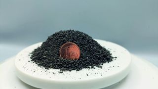 Gummiabrieb bei typischer Reifenver­schleiß­rate von 30 g pro 1.000 km.  (Bild: Martin Gießler, KIT)