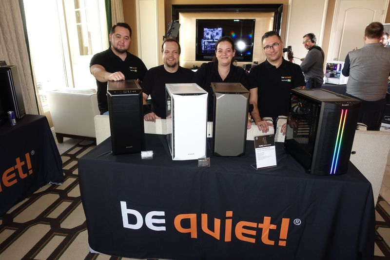 Das be qiet Team (2. v. l.) Martin Pajenkamp und Katharina Jung und das technikPR Team haben im Bellagio auf ihre Gäste gewartet. (Bild: IT-BUSINESS)