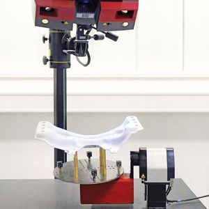 Neben der Form- und Maßprüfung, der Auffederung und der Lochbildmustervermessung können mit dem Atos-System auch Bördelkanten sowie Spaltmaß und Bündigkeit analysiert werden.