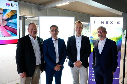 V. l. n. r.: Dr. Thomas Spies (Oberbürgermeister Universitätsstadt Marburg), Dr. Martin Egger (CEO Innexis Gruppe), Markus Stertmann (Innexis Marburg), Sasha Savic (CEO E2S Power)(Bild:  Innexis)