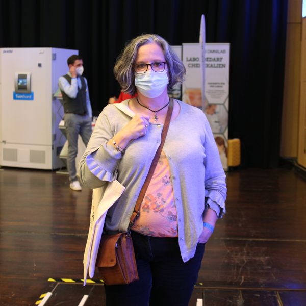 Besucherstimmen der LAB-SUPPLY Münster 2021Silvia Koch, Trimed Aluminium AG, Essen:  „Wir hatten schon längere Zeit vor, eine Pumpe anzuschaffen. Aber wenn man die Pumpe noch nicht gesehen hat, ist das eher schwierig. Hier habe ich mir die Geräte endlich einmal in echt angesehen.“   Weitere Infos zu den kommenden LAB-SUPPLY-Messen finden Sie auf www.lab-supply.info.    (LABORPRAXIS, C. Lüttmann)