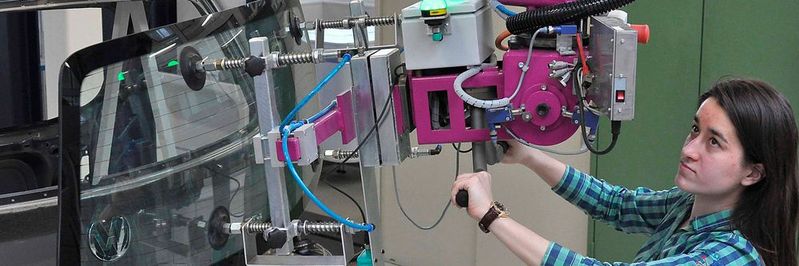 Die WGP ist davon überzeugt, dass Menschen auch in vollautomatisierten Fabriken längerfristig nicht überflüssig werden.(Bild:  Fraunhofer IPK)