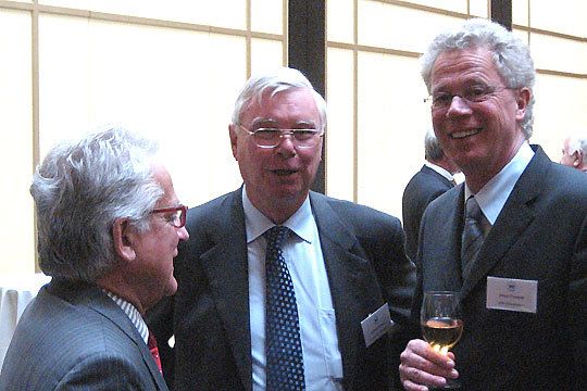 Beim Plausch: Dr. Harry Brambach, Präsident des Landesverbandes Baden-Württemberg, Gerhard Schmid, ehemaliges ZDK-Vorstandsmitglied, und ZDK-Vize Ulrich Fromme. (Archiv: Vogel Business Media)