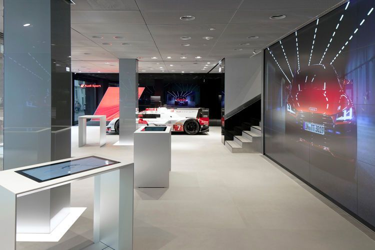 In direkter Nähe zum Roten Platz, in der Shopping Mall Nikol’skaya Plaza, zeigt die Marke Besuchern virtuell ihr Produktportfolio. (Audi)