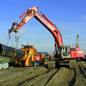 Bild 2: Die Festigkeit von Rohrstählen im Pipelinebau steigt. Grund ist die zunehmende Transportgeschwindigkeit. Das setzt einen Anstieg des Öl- oder Gasdrucks in den Rohren voraus. Bild: Thyssen-Krupp Steel