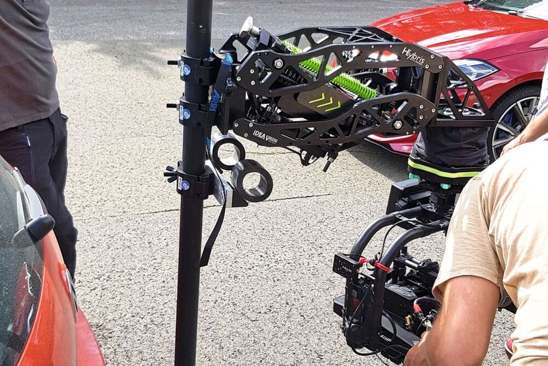 Der Hybris Shock Absorber von Idea Vision trägt Filmgeräte bis zu 40 kg und hält dank Wirbelstrombremse, Feder und Strukturdämpfern von ACE Stöße und Vibrationen von ihnen fern. (Bild: Idea Vision)