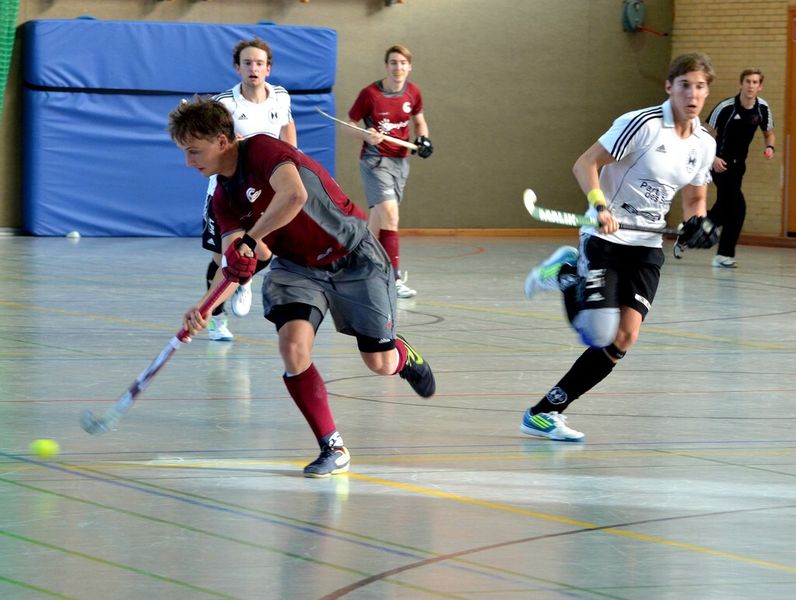 Die Herren des SW Neuss in Weiß im Spiel gegen den Münchner SC. (Bild: Bonfiglioli)