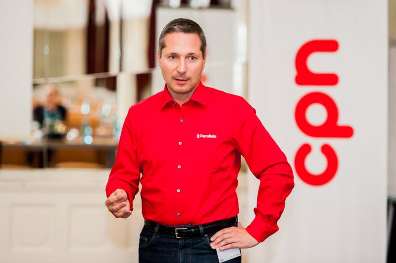 Roland Franze (Parallels) stellte das neue Parallels-Desktop 10 vor. (Bild: Nic Fey)