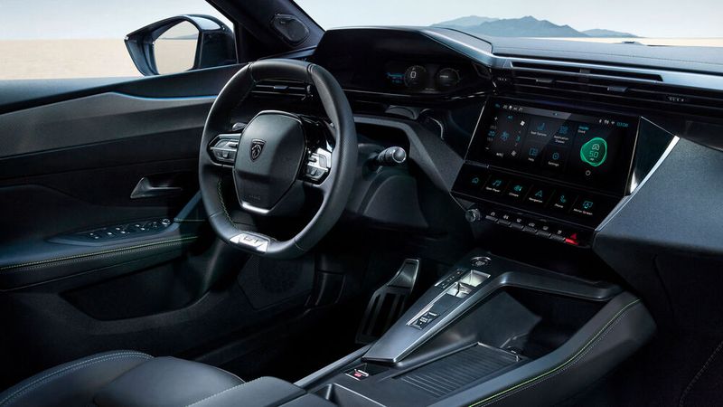 Mit gleich 30 Assistenzsystemen bietet der Neuling eine Vielzahl von elektronischen Helfern, die dank sechs Kameras und neun Radargeräten die Umgebung im digitalen Blick haben. (Bild: Peugeot)