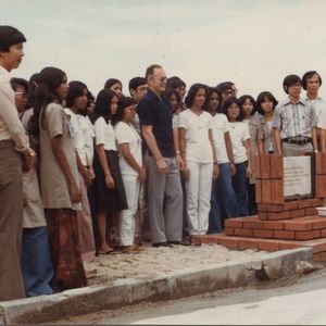 Gordon Moore 1978 bei der Grundsteinlegung des ersten Intel-Werks in Malaysia.(Bild:  Gordon Moore Penang Groundbreaking /Intel Free Press / CC BY-SA )