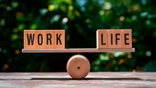 Eine ausgewogene Work-Life-Balance ist nicht nur wichtig für das persönliche Wohlbefinden, sondern auch für die langfristige berufliche Leistungsfähigkeit.  (Bild: Sohail - stock.adobe.com / KI-generiert)