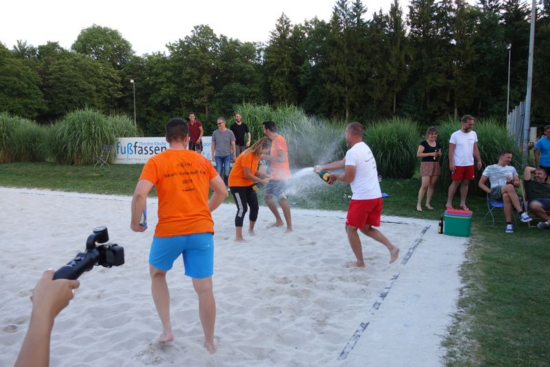 Die Schampusschlacht gewann definitiv Heiko Lühr (FUJITSU) . (Bild: IT-BUSINESS)