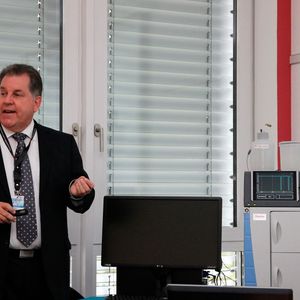 „Mit unserem neuen IC-System wollen wir die Analysezeiten deutlich verringern“, sagt Anton Mayer, Regional Marketing Director Europe für Chromatographie und Massenspektrometrie.