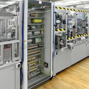 Bild 1: Redundante Steuerungen sowie eine redundant ausgelegte Infrastruktur lassen sich in vielen Anwendungen der Fabrik-, Gebäude- und Prozessautomation einsetzen, um die Anforderungen an eine hohe Verfügbarkeit zu erfüllen.