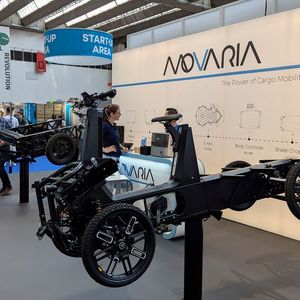 Ist das noch ein Fahrrad? Die Fahrwerktechnik schwerer Lastenbikes nähert sich immer weiter dem Automobil an.(Bild:  Rosenow – VCG)