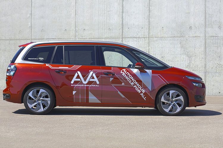 Erste Prototypen sind bereits in Form eines aktuellen Citroën C4 Picasso unterwegs. (PSA)