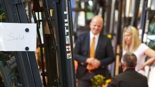 „Sold“ - das liest ein Gebrauchtmaschinenhändler gern. (Bild: Hess)