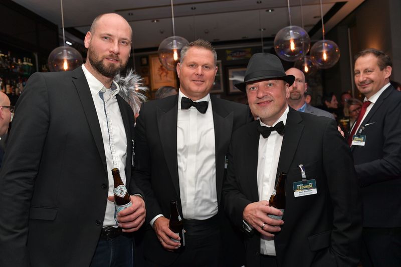 Thomas Behrendt, pilot, Dirk Bürger, ASUS, und Sven Buchheim, bluechip. (Hannes Magerstaedt)