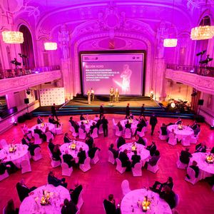 BMW und Mini hatten ihre Partner zu einem Galadinner geladen.(Foto:  BMW)