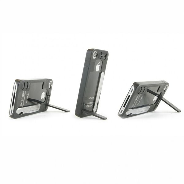 Mit dem ReadyCase von Redbag.de wird das iPhone 5 zu Mac Gyver. Dieses Schweizermesser unter den iPhone-Cases enthält nämlich einen USB-Stick, den man auch gleich als Telefon-Ständer verwenden kann, ein Multifunktionswerkzeug mit Messer, Schraubenzieher und Flaschenöffner, eine Vorrichtung für Kamerobjektive und einen Kopfhörer-Clip, der einen den lästigen Kabelsalat endgültig vergessen lässt. Und das alles in einem robusten 3mm-Gehäuse für 59,95 Euro bei radbag.de.  (www.radbag.de)