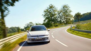 Mit dem Facelift zum 50. Jahr läutet VW nun die letzte Phase des Golfs mit Verbrennungsmotor ein. (Bild: Volkswagen AG)