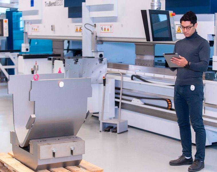 Außerdem erleichtert das Know-how von Trumpf Tracking Technologies die Nachverfolgung von automatisierten Transportsystemen, Paletten oder Staplern. Omlox hilft auch hier, die diversen Ortungssysteme von verschiedenen Herstellern zu kombinieren. (Trumpf)