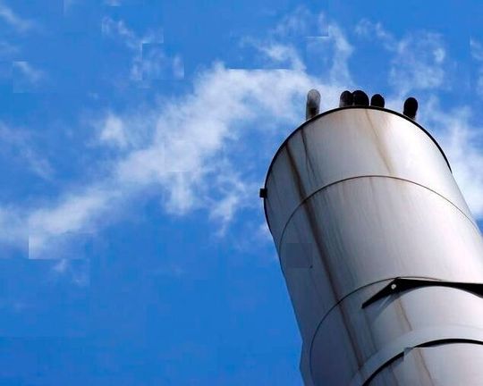 Von der deutschen Industrie ausgehende Luftschadstoffe sollen noch weiter verringert werden, wie ein Gesetzentwurf des Bundeskabinetts jetzt vorsieht. Hier mehr dazu ...(Bild:  Sky Lord)