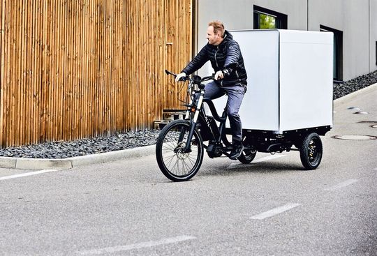 Das Institut für Kunststofftechnik (IKT) und die GWW GmbH entwickeln für ein E-Lastenrad der Marke Xcyc eine Transportbox. Diese wird aus einem Composite bestehen, dessen Verstärkungsfasern aus der Biogasanlage kommen. Lesen Sie hier mehr dazu.(Bild:  xcyc.de / GWW P. _Werner)