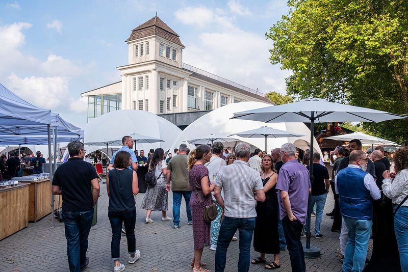 Feier zum 30-jährigen Gründungsjubiläum auf der Galopprennbahn in Dortmund (Bild: Mark Kessler)