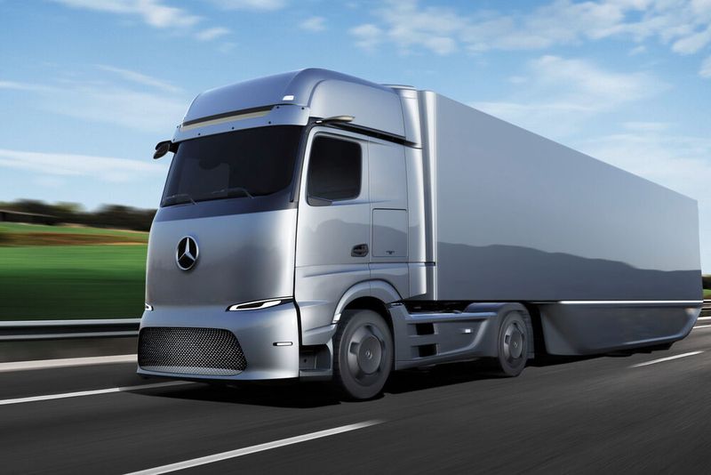 Der E-Actros Long Haul von Daimler Truck soll 2024 serienreif sein und eine Reichweite von 500 Kilometern bieten.(Bild:  Daimler Truck)